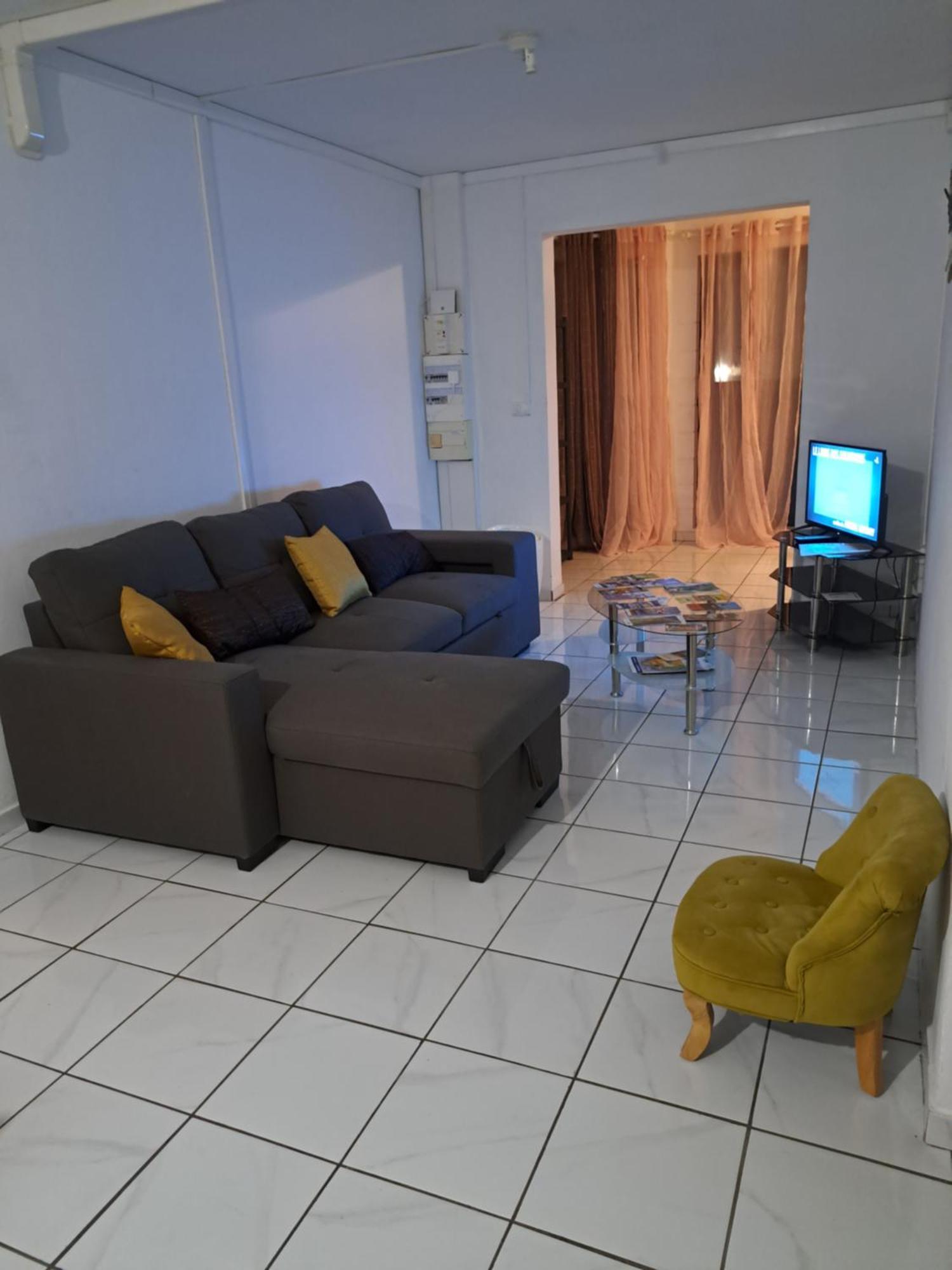 Résidence Andy: Appart Accueillant avec Parking Privé Saint-Denis Exterior photo